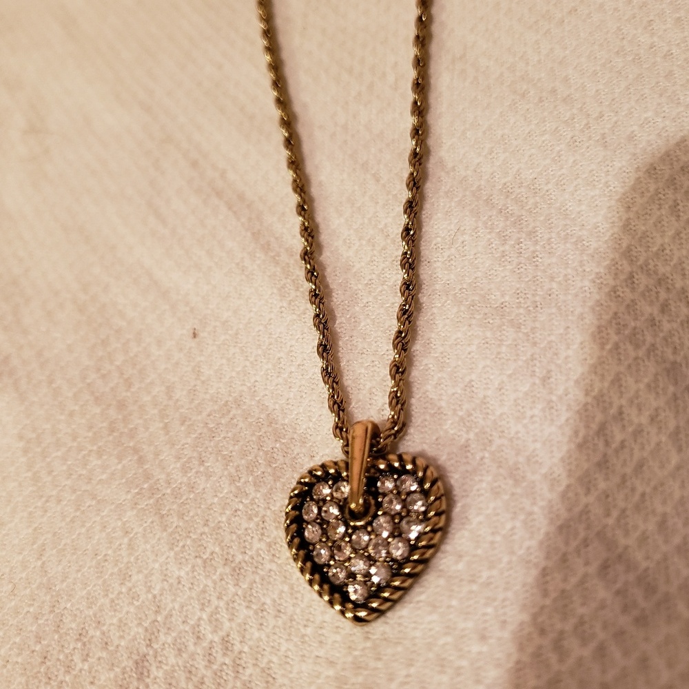 Necklace with heart pendant